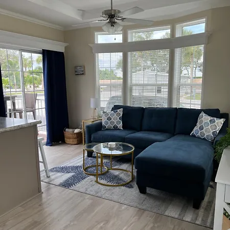 Cozy Beach House Hotel